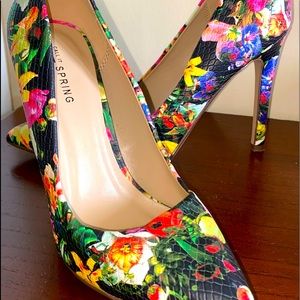 🌷Call It Spring - Floral Pumps